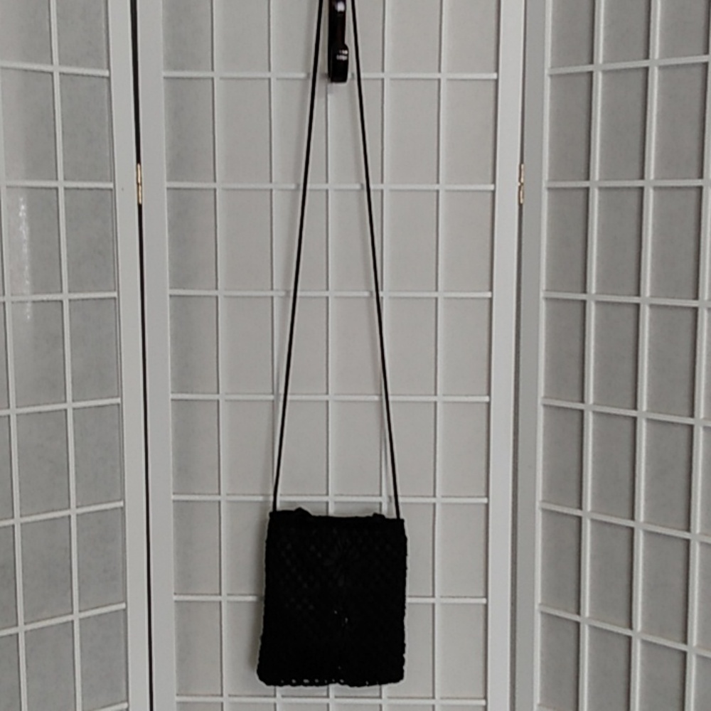 *Signature Club‎ A Black bag w/ beaded crochet overlaying - Small- Evening